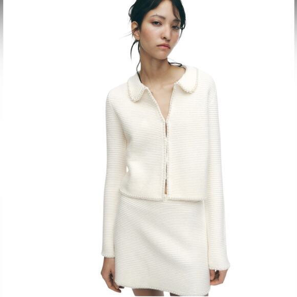 KNIT CARDIGAN AND SKIRT WITH FAUX PEARLS IVORY SIZE SMALL - Picture 3 of 11